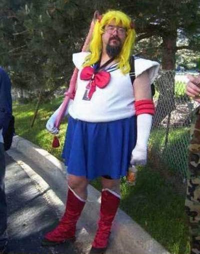 uomo cosplayer sailor moon